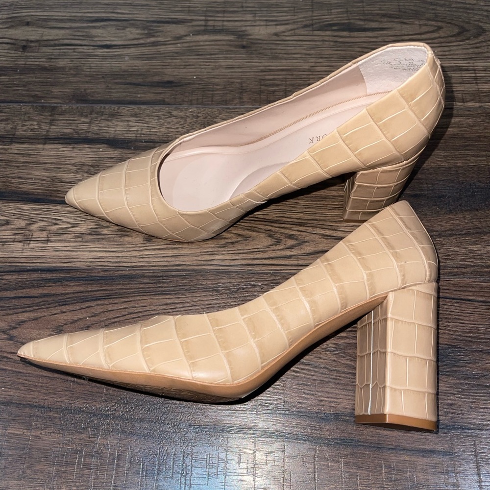 NWOT Preston & York Tan Crocodile Embossed pumps